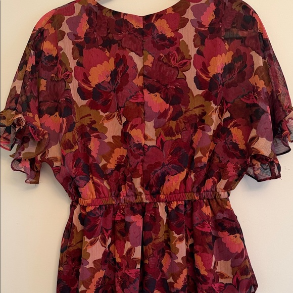 Floral V-Neck Ruffle Sleeve Top - Picture 4 of 4